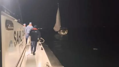Boğaz’da Can Pazarı! Arızalanan Yelkenli Akıntıya Kapıldı, Sahil Güvenlik Yetişti