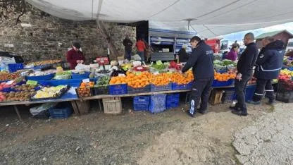 Bozcaada Belediyesi’nden pazar yerinde sıkı denetim