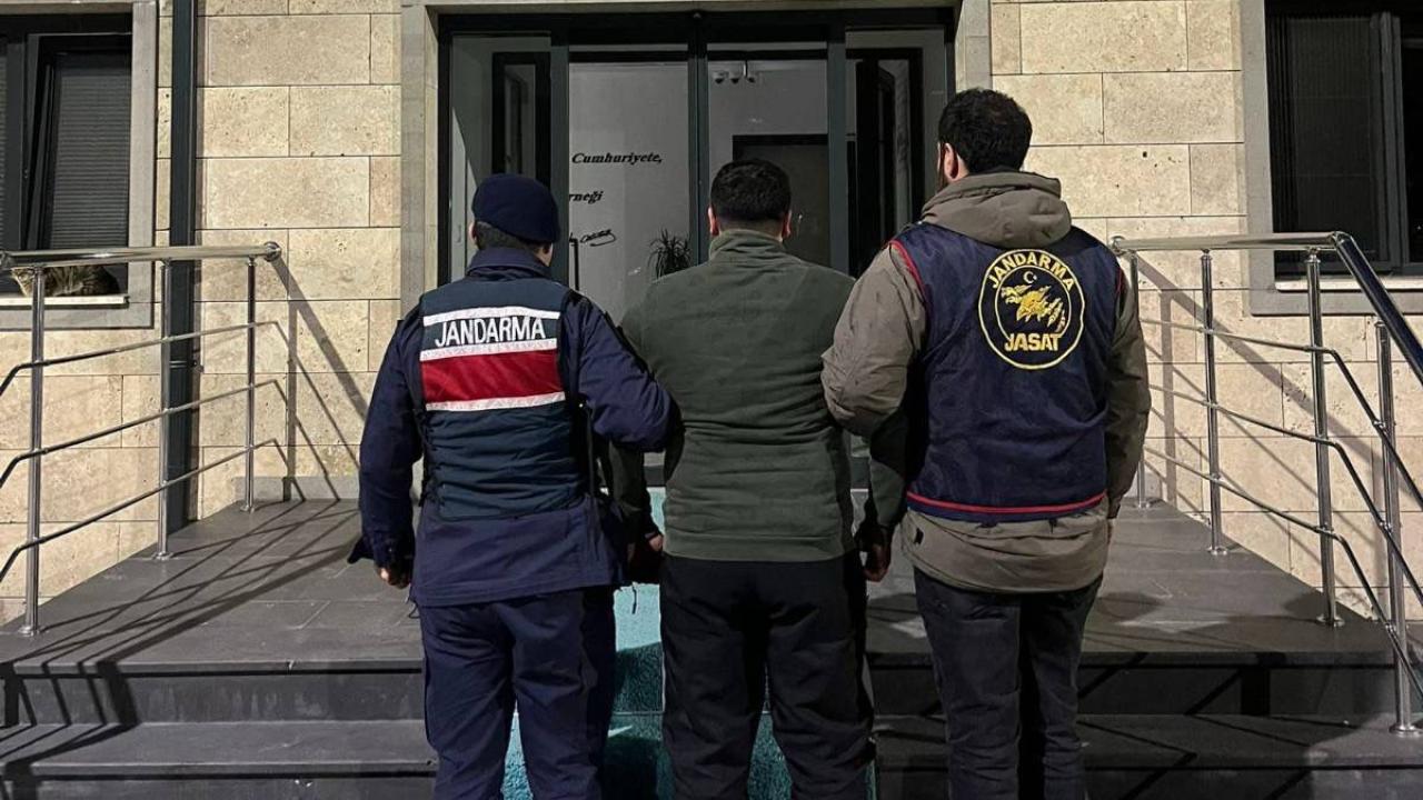 Çanakkale'de Jandarmanın Dedektifleri İş Başında: JASAT Suçluları Saklandığı Yerde Buldu!