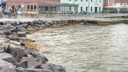 Çanakkale'de Sağanak Sonrası İnanılmaz Görüntü! Boğazın Rengi Bir Anda Değişti...