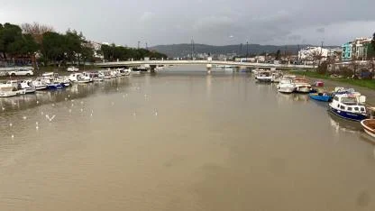 Çanakkale'de Sağanak Sonrası Sarıçay'ın Rengi Değişti: Çamur Aktı!