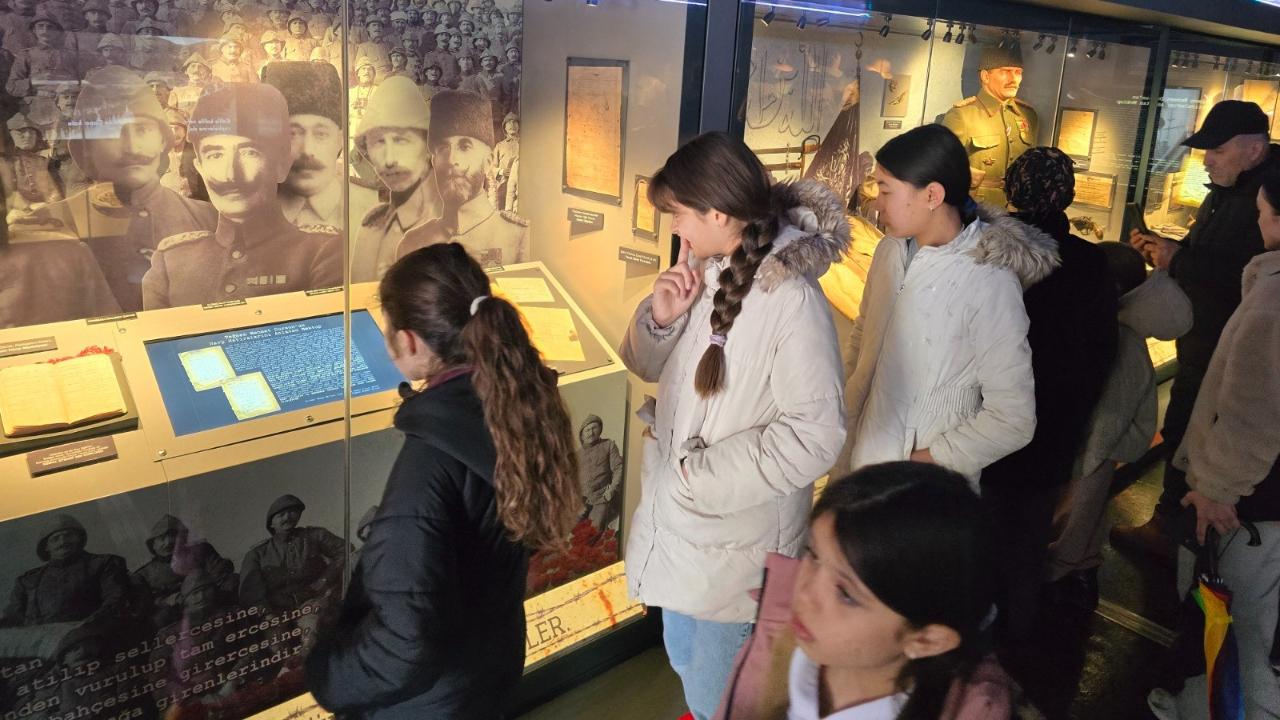 Çanakkale’ye Gidemeyenler İçin Müze Sındırgı’ya Geldi: Binlerce Öğrenci Akın Etti!