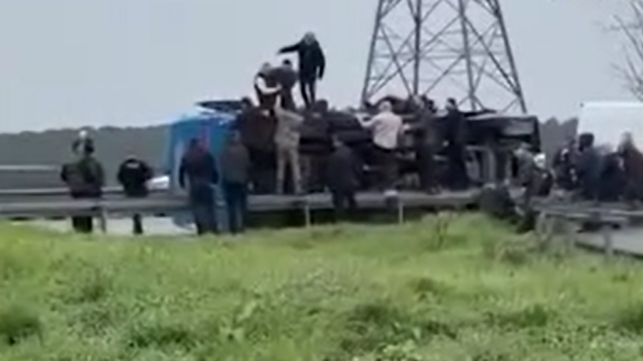 Cezaevi Nakil Aracı Devrildi: Çok Sayıda Yaralı Var!