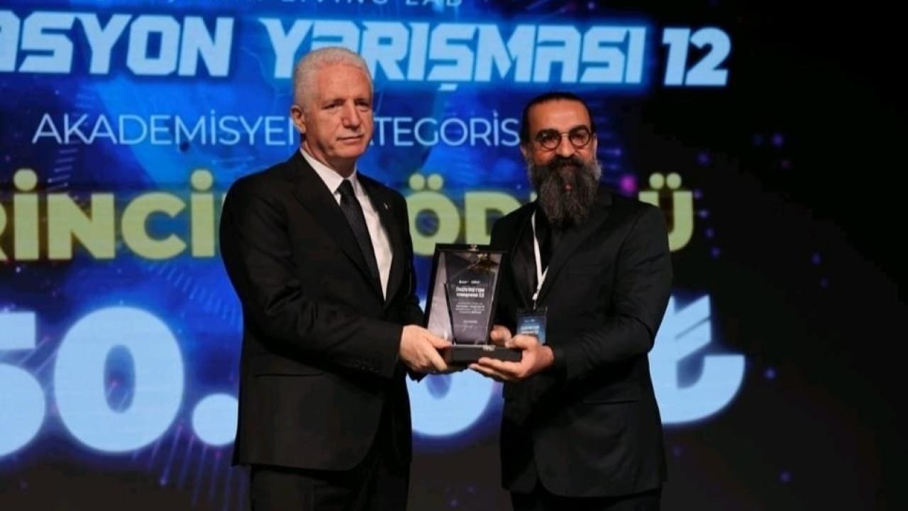 ÇOMÜ’den Tıp Dünyasında Devrim! Doç. Dr. Adem Polat’a İstanbul’da Birincilik Ödülü