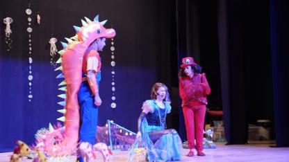 Deniz Kızı Mia çocuklarla buluştu