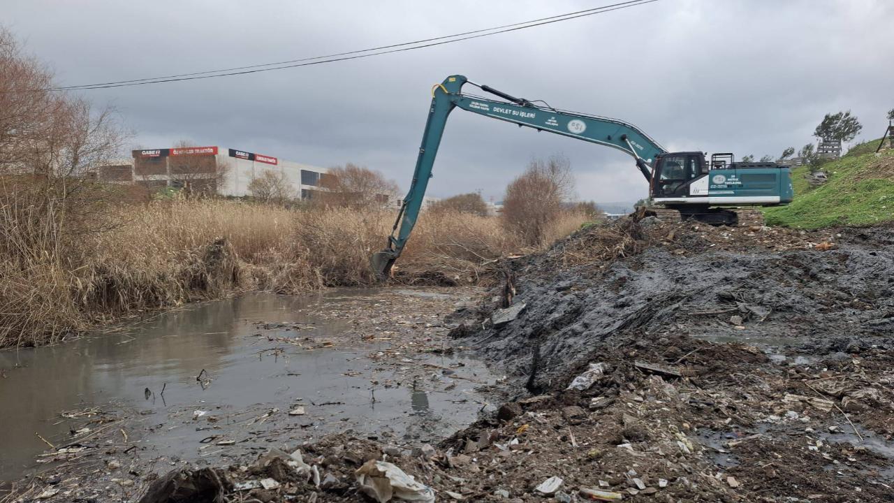DSİ’den Sarıçay’da Temizlik Seferberliği: “Bu manzara Çanakkale’ye yakışmıyor”