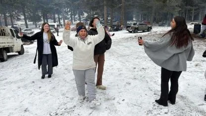 Edremit’in Kar Hasreti Kazdağları’nda Son Buldu: Beyaz Örtüyü Göbek Atarak Karşıladılar!