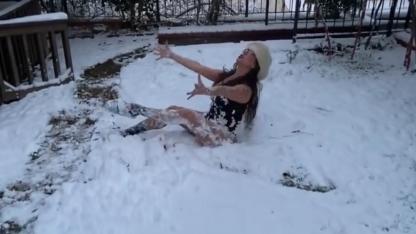 Erdal Özyağcılar’ın Kızı Zeynep’ten Ezber Bozan Yeni Yıl Kutlaması: "Deniz Olmadı, Kara Girdim!"