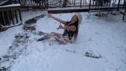 Erdal Özyağcılar’ın Kızı Zeynep’ten Ezber Bozan Yeni Yıl Kutlaması: "Deniz Olmadı, Kara Girdim!"