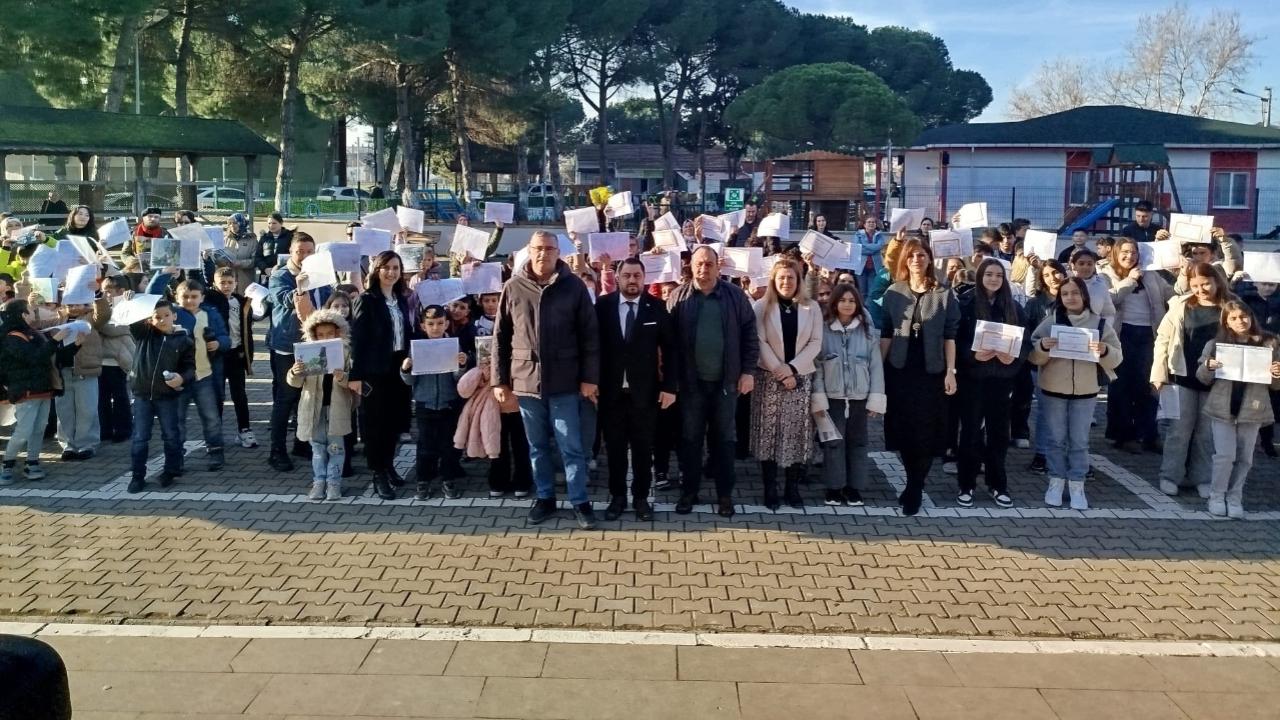 Gümüşçay'da öğrencilerin karne sevinci