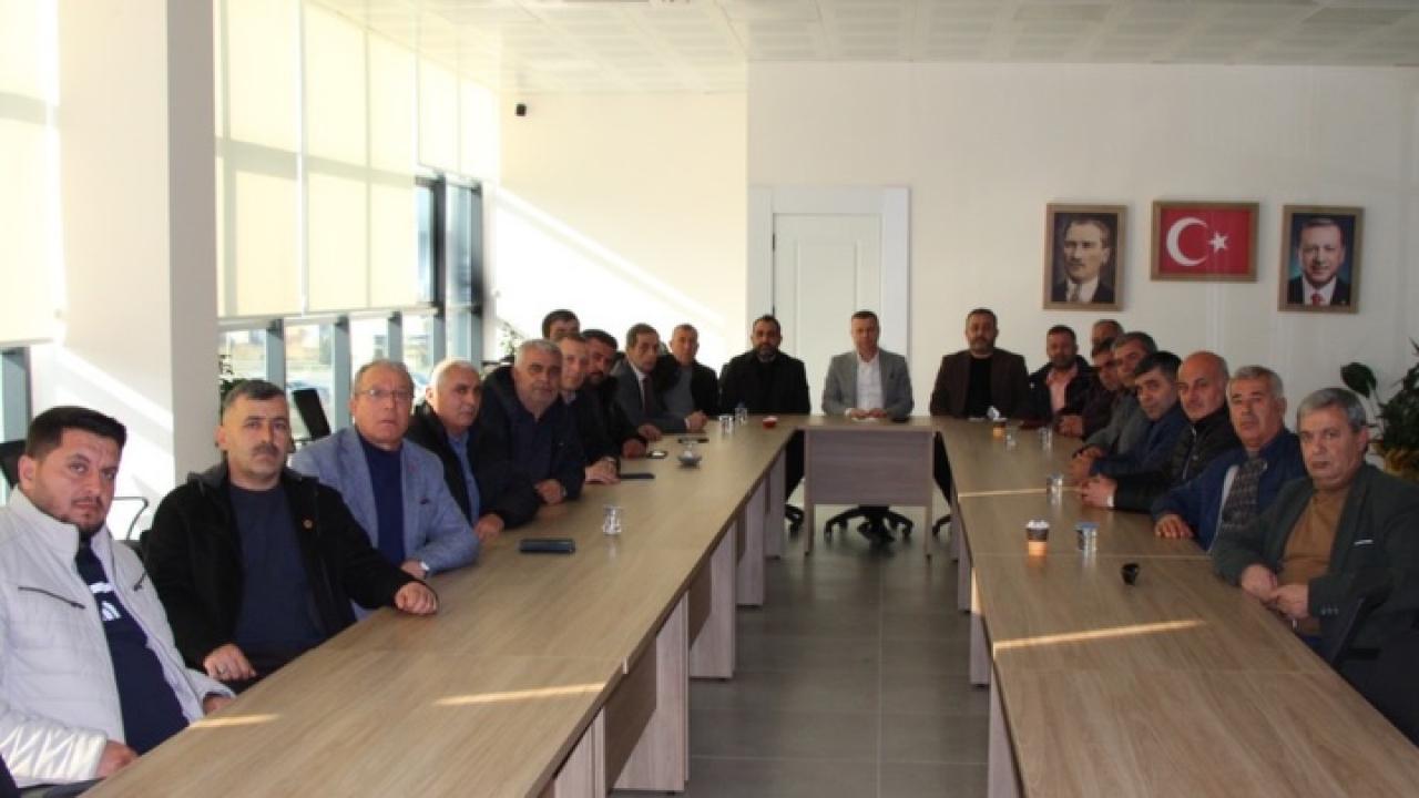 İl Başkanlığı’nda "Hizmet" Trafiği! Muhtarlar İstedi, Başkanlar Not Aldı