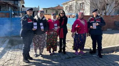 Jandarma’dan Kadınlara KADES Eğitimi, ÇOMÜ’den Çocuklara Hediye: Ayvacık’ta Dev İş Birliği!