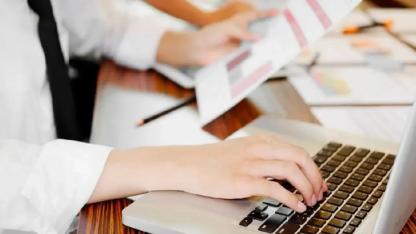 Kamuda Devrim Gibi Karar: Anneler ve Babalar İçin Yarı Zamanlı Mesai Dönemi Başlıyor!