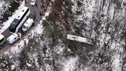 Kartepe'de Yolcu Otobüsü Şarampole Yuvarlandı, Çok Sayıda Yaralı Var!