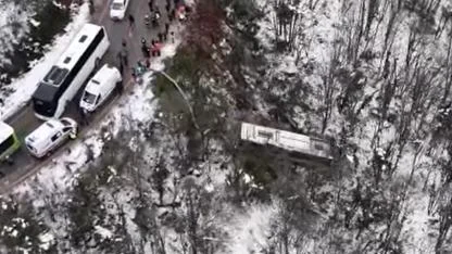 Kartepe'de Yolcu Otobüsü Şarampole Yuvarlandı, Çok Sayıda Yaralı Var!