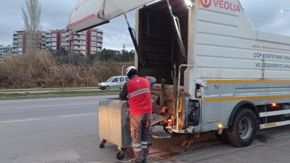 Kepez’de Temizlik Seferberliği: Konteynerler yenileniyor ve dezenfekte ediliyor