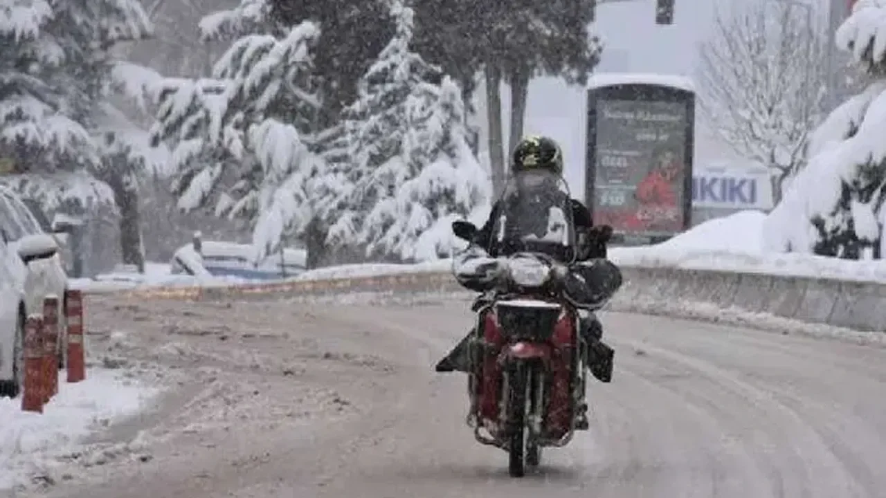 "Kuryeler ve Ağır Taşıtlar Dikkat! İstanbul'da İkinci Bir Emre Kadar Trafiğe Çıkmak Yasak!