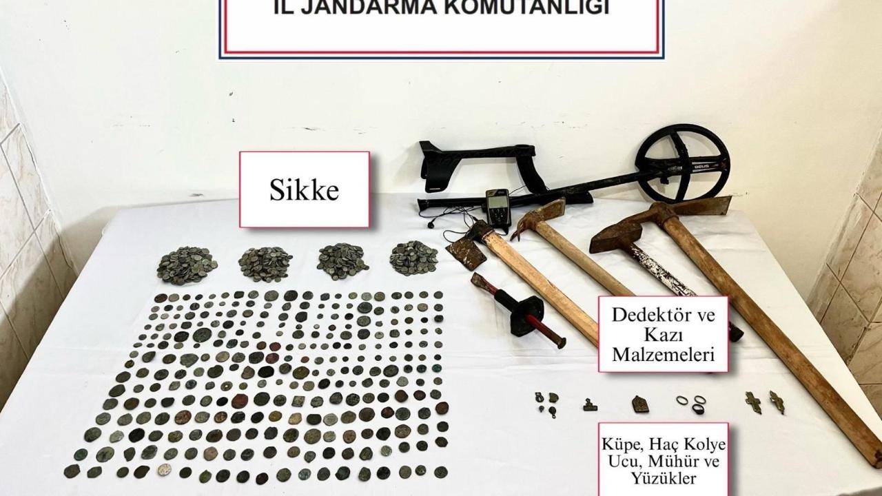 Lapseki'de Devasa Hazine Ele Geçirildi! Binlerce Yıllık Tarih Jandarma Operasyonuyla Kurtarıldı