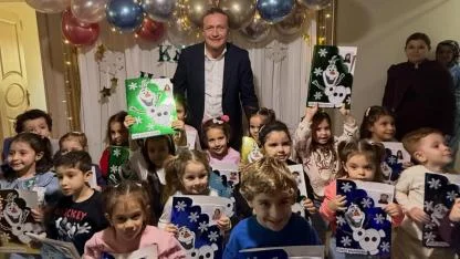 Lapseki’de miniklerin ilk karne sevinci