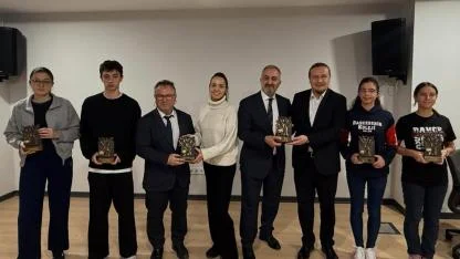 LGS Şampiyonları Lapsekili Gençlerle Buluştu: Başarıya Giden Yol Anlatıldı