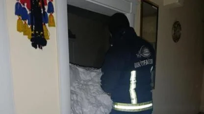 Mahalleye çığ düştü: 1 kişi kayıp, 22 ev boşaltıldı