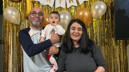 Minik Sibel’in En Mutlu Günü! İlk Pastasını Dedesiyle Birlikte Üfledi