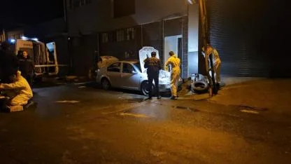 Isınmak için girdiği araç yanınca feci şekilde can verdi