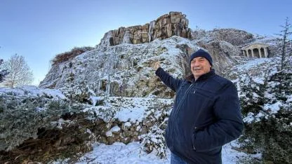 Turhal’da Doğa Sanatı: Şelale Tamamen Buz Kesti!