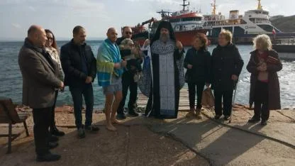 Bozcaada’da Epifani Töreninde Bir İlk: Haçı denizden Müslüman genç çıkardı