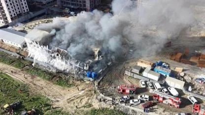 Esenyurt'ta 400 Kişilik İşçi Yatakhanesi Alev Alev Yandı! "Yangın tüpü boştu"