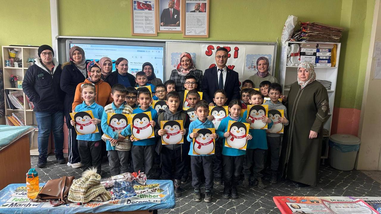 Cumhuriyet İlkokulu’nda karne sevinci