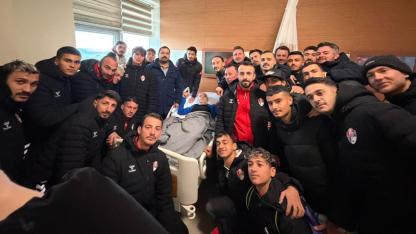 Başkan Fırat ve futbolculardan, Mustafa Meteertem'e ziyaret