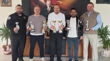 Lapseki’nin Gururu Süs Tavukları: Başkan Öztürk’ten Şampiyonlara Tebrik!