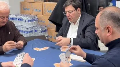 Siyaset Masasından Oyun Masasına: CHP Heyeti Havaalanı’nda Kozlarını Paylaştı!