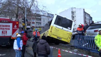 SON DAKİKA: Esenler'de İETT Otobüsü Otoparka Daldı! Ortalık Savaş Alanına Döndü