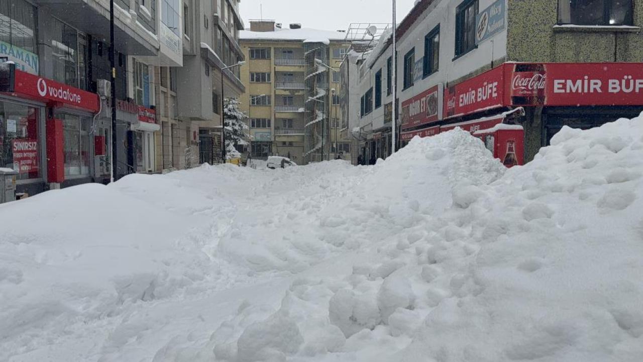 SON DAKİKA: Kar Esareti Başladı, Valilikler Peş Peşe Duyurdu! 15 İlde Okullara Kar Engeli