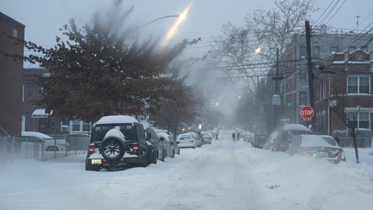 Tarihi Fırtına ABD’yi Felç Etti: 12 Eyalette Acil Durum İlan Edildi