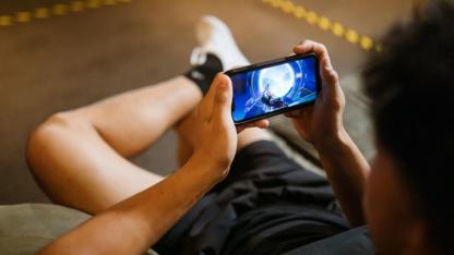 Telefon Kullanan Herkes Büyük Tehlike Altında: Boynunuzda 30 Kiloluk Yükle Geziyorsunuz!