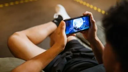 Telefon Kullanan Herkes Büyük Tehlike Altında: Boynunuzda 30 Kiloluk Yükle Geziyorsunuz!