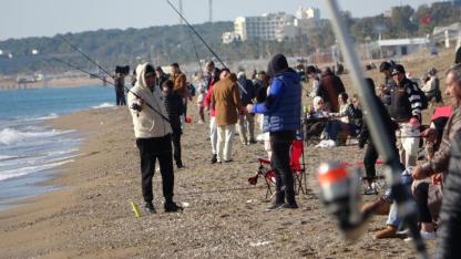 Türkiye Kar Esareti Altında, Antalya Baharı Yaşıyor