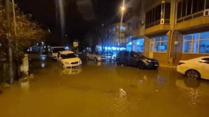 Venedik Değil Çanakkale: Sağanak Vurdu, Sokaklar Göle Döndü, Esnaf Çaresiz!