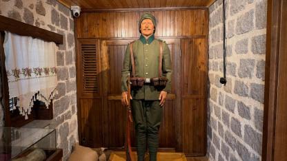 Yahya Çavuş Köyüne Geri Döndü! Görenler Gözlerine İnanamadı: Balmumu Heykeli Ziyarete Açıldı