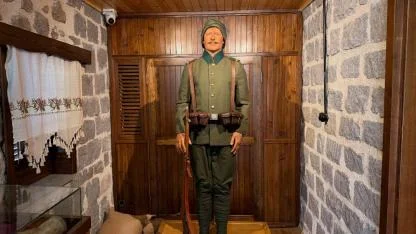 Yahya Çavuş Köyüne Geri Döndü! Görenler Gözlerine İnanamadı: Balmumu Heykeli Ziyarete Açıldı