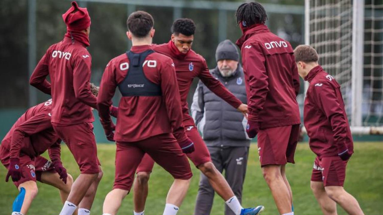 14 Şubat’ta Aşk Değil Derbi Heyecanı! Trabzonspor-Fenerbahçe Maçı Ne Zaman, Saat Kaçta, Hangi Kanalda?