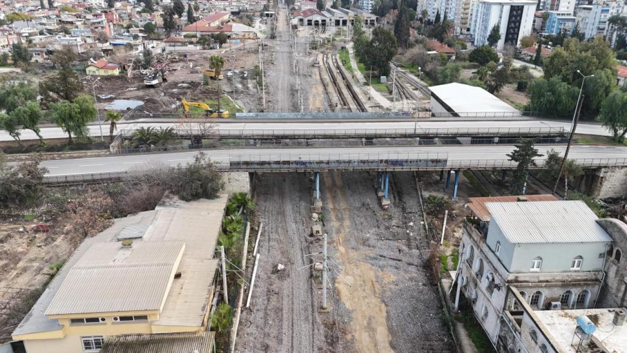 Adana’da James Bond’un Köprüsü Tarihe Karışıyor: "Skyfall"ın Çekildiği Kasım Gülek Yıkılıyor!