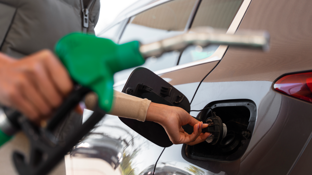 Akaryakıtta Tabelalar Değişiyor! Motorine Okkalı Zam: 60 TL Sınırı Aşılıyor!