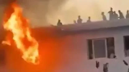 Alevlerden Kurtulmaya Çalışan Üniversite öğrencileri Camdan Atladı