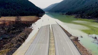 Antalya–Konya karayolunu sular yuttu!