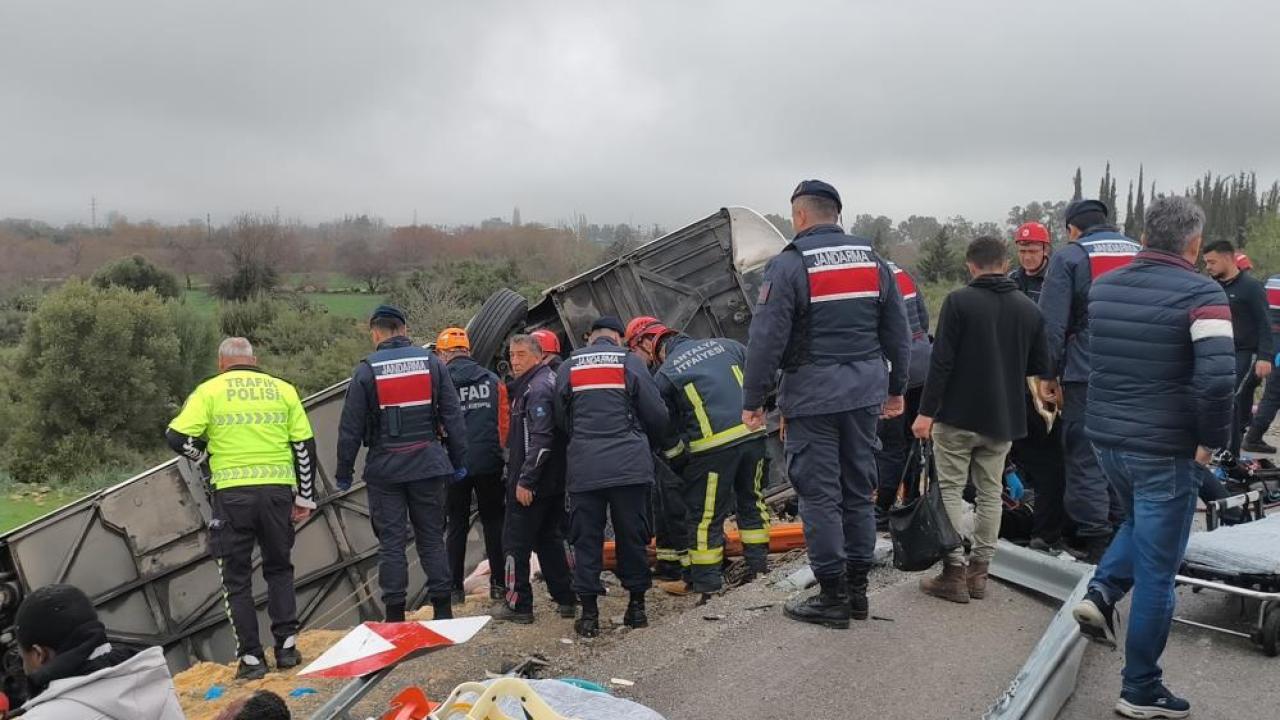 Antalya'daki Feci Kazada Acı Bilanço: 8 Ölü, 26 Yaralı!