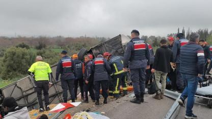 Antalya'daki Feci Kazada Acı Bilanço: 8 Ölü, 26 Yaralı!